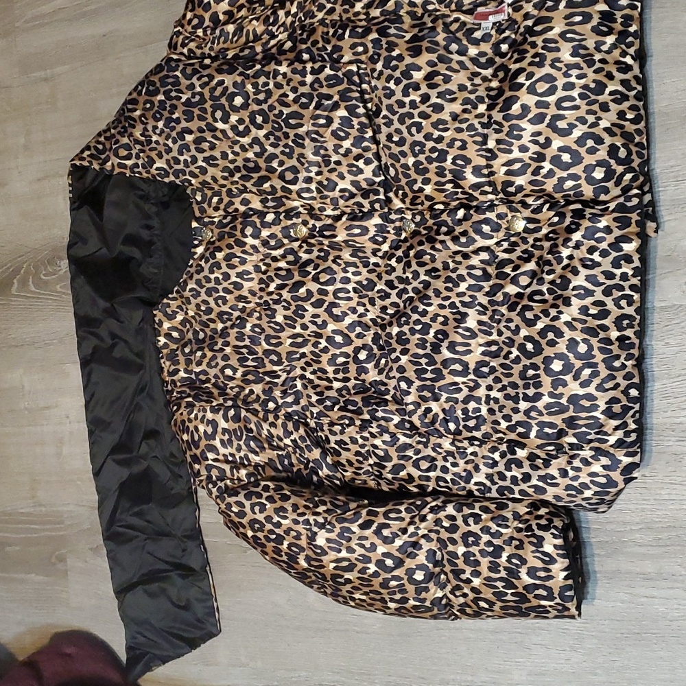 Kate Spade Leopard-Print Button-Front Central Puf… - image 8